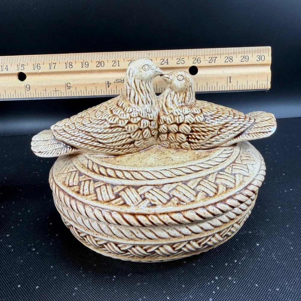 Vintage Kissing Birds Ceramic Trinket Dish Lidded Bowl Basketweave Tan Container